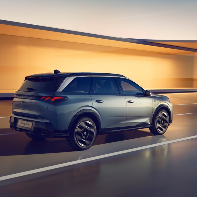 PEUGEOT E5008 LONG RANGE 2412CV AVANTAGE4